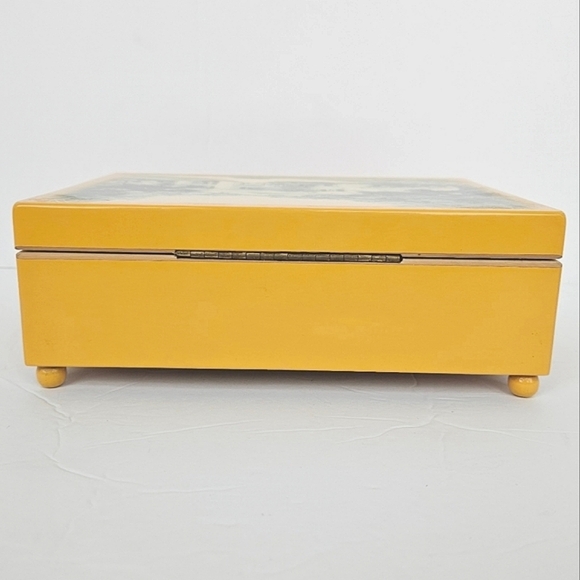 Heirloom Tradition Limited Edition 'Gone With the Wind' Music Box Collectible - Picture 6 of 14